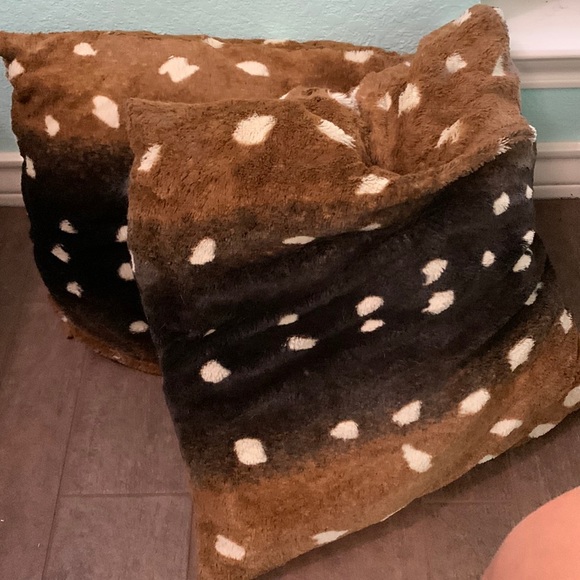 bob timberlake Other - Axis deer plush accent pillows
